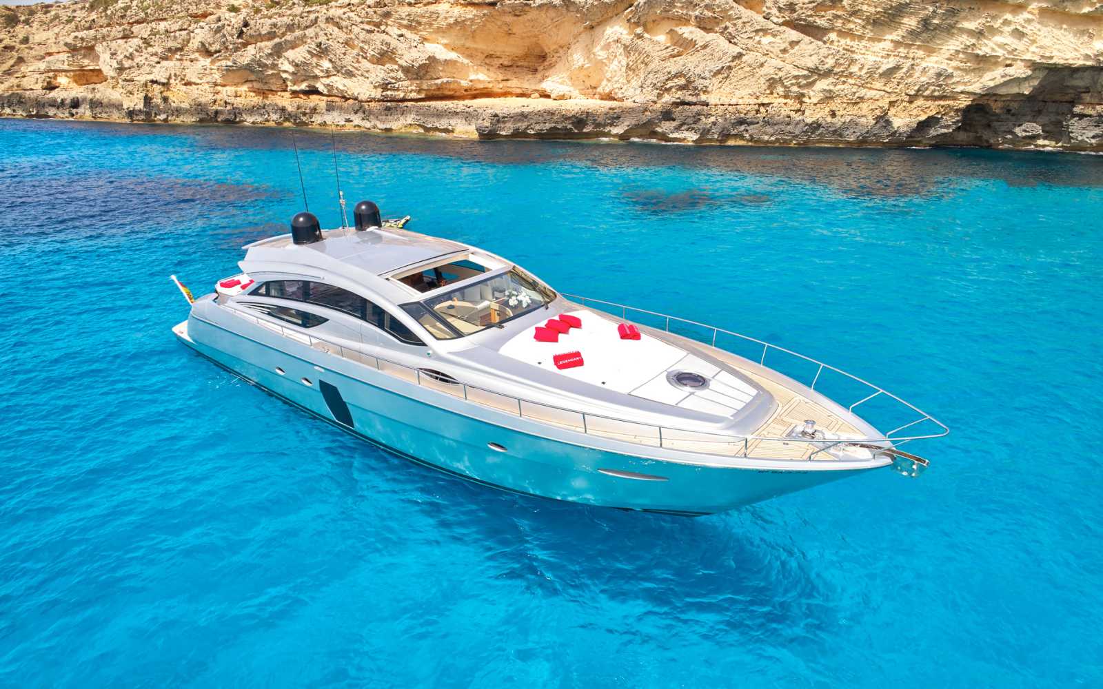 Pershing 72