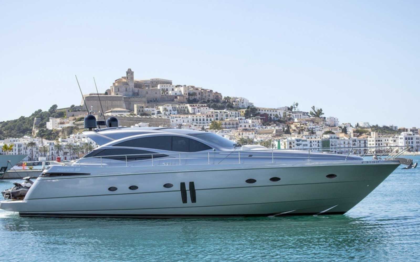 Pershing 62